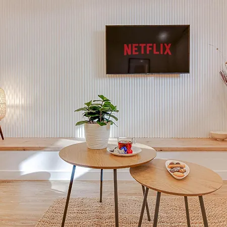 Diseno Con Garaje Gratis By Theblueapartments Com Lägenhet